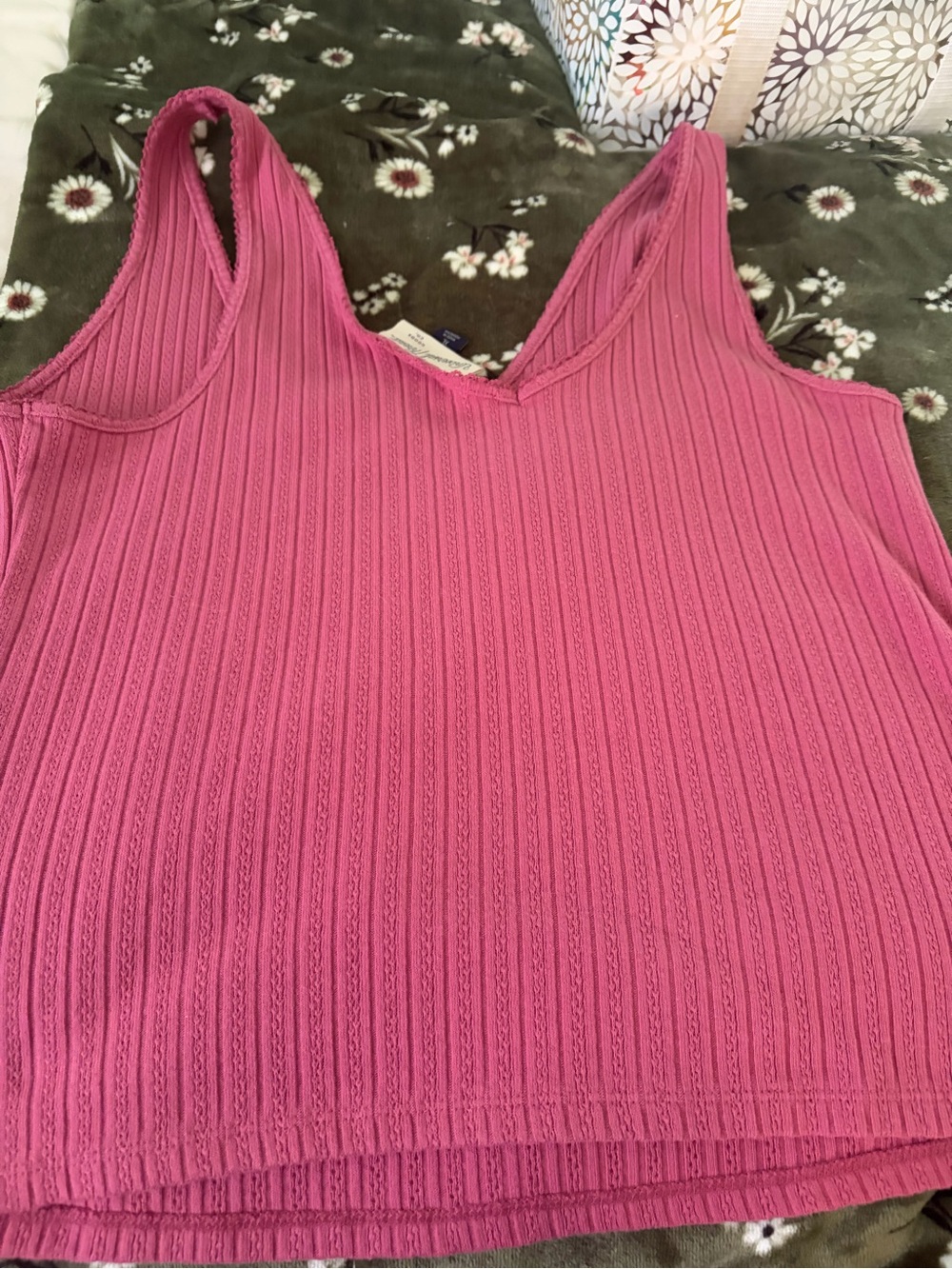 Universal Thread Ribbed V-Neck Tank Top in Pink